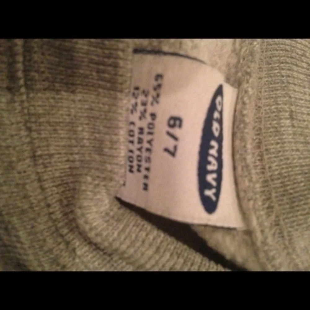 Old Navy gray sweatshirt